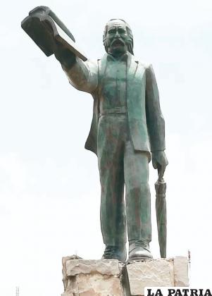 El monumento de piedra que está en El Alto
