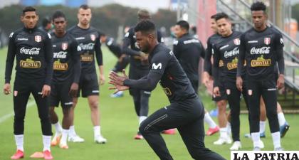 Intensa práctica de la blanquirroja en la Videna /FPF