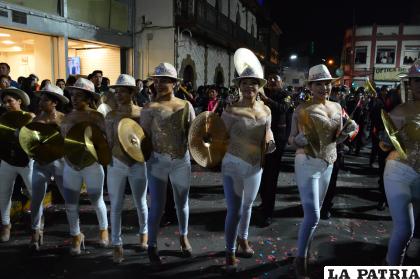 Bellas platilleras iluminan la noche del Convite 
