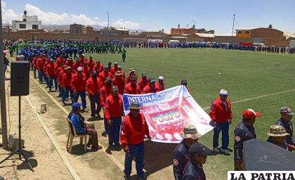 El acto inaugural se desarrolló este lunes en la cancha de la Fedbampo /LA PATRIA