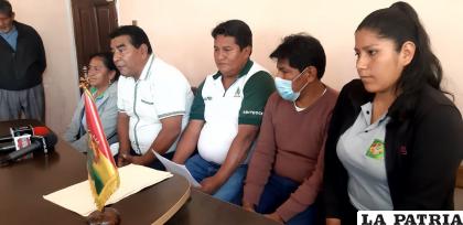 Los dirigentes de Adepcoca y de Cofecay durante una conferencia de prensa /Archivo LA PATRIA