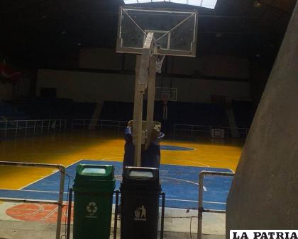 Trabajos de refacción en el escenario deportivo antes de la llegada de las lluvias /LA PATRIA