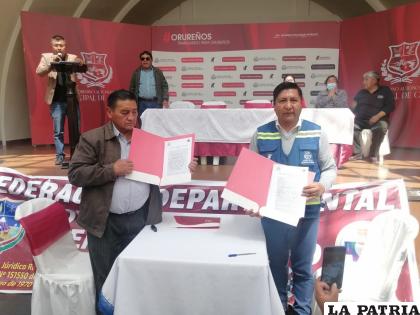 Firma pacto de gobernabilidad institucional entre Abdón Veliz y el alcalde Adhemar Wilcarani /LA PATRIA
