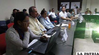 La fecha se definió en la mesa técnica, sin representantes cruceños que abandonaron /APG