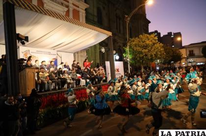 La Llamerada Zona Norte, parte del Carnaval de Oruro /GAMO