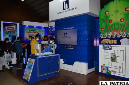 Personas de todas las edades visitaron el stand de Impuestos Nacionales / LA PATRIA
