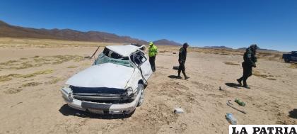 El vehículo fue abandonado por el conductor / LA PATRIA