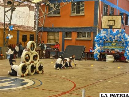Ayer la Unidad Educativa ??Adolfo Mier? realizó su demostración de Educación Física /LA PATRIA