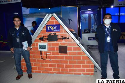 El panel solar destaca en el stand de ENDE /LA PATRIA