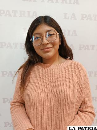 Evelyn Quispe 
??Yo creo que la feria trae muchos beneficios a nuestra ciudad, puesto que aquí conocemos empresas de otras ciudades e inclusive de otros países. A comparación de otros años se aumentaron stands que antes no vi, por lo que es una novedad?.
