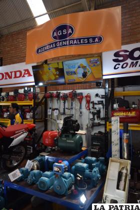 El stand de AGSA ofrece productos como compresoras de aire y una variedad de herramientas /LA PATRIA 