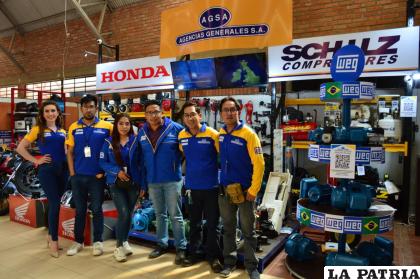 El equipo de AGSA está listo para atender a todos los visitantes de la feria / LA PATRIA