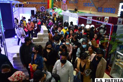 Familias orureñas disfrutaron de la feria /LA PATRIA