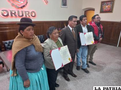 Acto de reconocimiento a los artesanos del Carnaval de Oruro que representaron en España /LA PATRIA