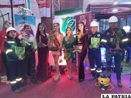 El equipo del stand de la Dirección Ambiental aclara todas las dudas de la población /Cortesía