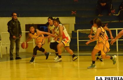 El baloncesto orureño busca tener participación en el torneo nacional /LA PATRIA