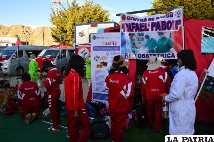 Niños acuden al stand del Centro de Salud ??Rafael Pabón? /LA PATRIA
