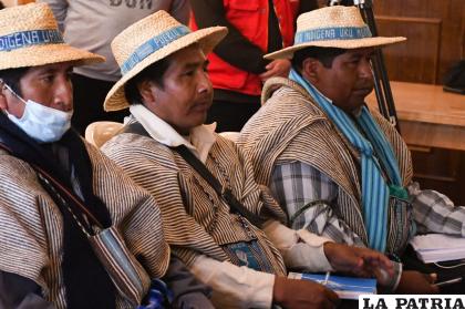 Comunarios hacen conocer los problemas en el lago /Gador