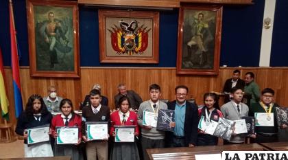 Algunos de los ganadores de la Olimpiadas /UTO