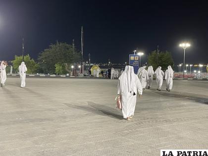 Varios árabes seguidores de la selección de Qatar se fueron del estadio /as.com