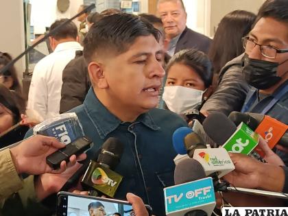 El diputado Cuellar está bajo la mirada de los parlamentarios del ala ??evista? /LA PATRIA