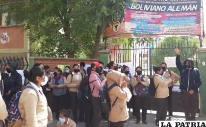 Estudiantes de Enfermería piden renuncia de administrativos 
/LA PATRIA 
