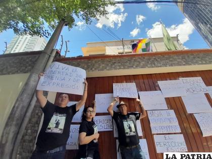 Periodistas protestan en la puerta del Ministerio de Gobierno, en La Paz /Carlos Quisbert
