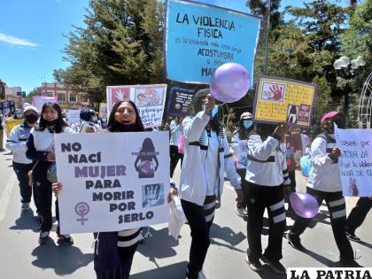 Los 82 feminicidios dejaron a 122 niños en orfandad /LA PATRIA