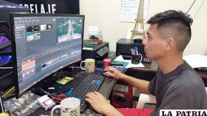 El camarógrafo de prensa Sebastián Méndez aparece en el estudio de edición de ??Noticias Villanas? /??Noticias Villanas?
