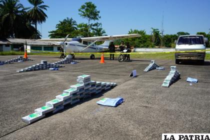 La avioneta fue incautada al igual que dos motorizados y la droga /RRSS
