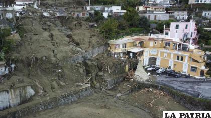 Vista aérea de casas dañadas por un alud que dejó hasta 12 personas desaparecidas, después de lluvias fuertes en Casamicciola /AP