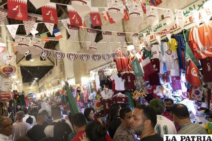 Mercados con implementos deportivos relacionados al fútbol
