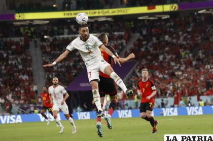 Hakim Ziyech de Marruecos en acción durante el partido ante Bélgica /EFE