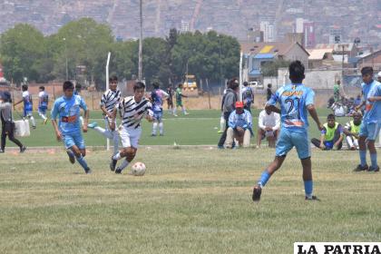 Oruro Royal sigue con su racha de invicto /LA PATRIA