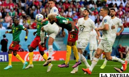 Sergej Milinkovic-Savic marcó el tercero de Camerún /eltiempove.com