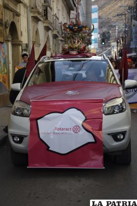 Varios carros alegóricos recorrieron las calles
