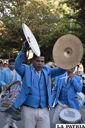 Las bandas de música ofrecieron un espectáculo