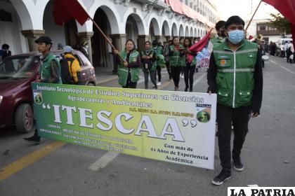 Miembros de Itescaa, presentes en la caravana del ??Orgullo de ser orureño?