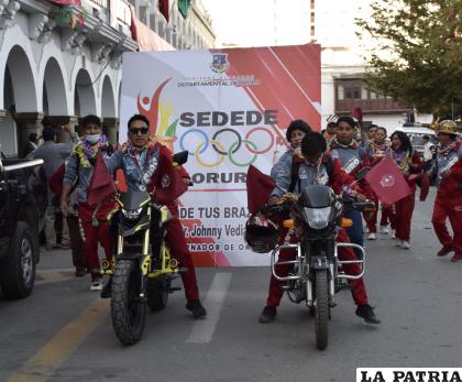 Deportistas, presentes en la caravana 
