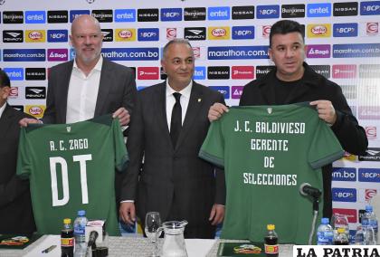 Zago, Costa y Baldivieso durante la presentación del nuevo seleccionador /APG
