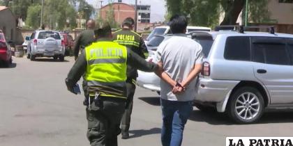 Los sujetos fueron capturados y llevados a dependencias policiales /FELCC