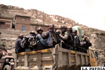 Mineros conmemoraron la Nacionalización de las Minas /Comibol