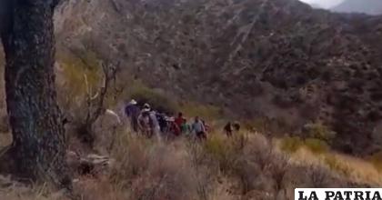 Autoridades originarias de Sacaca rescataron el cuerpo de Ubaldina de un barranco, milagrosamente aún tenía signos vitales/Felcv