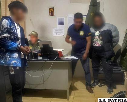 Los tres jóvenes de 18 años fueron cautelados con prisión preventiva en la cárcel de San Pedro en Oruro
/Felcv
