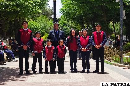 Declamadores de â€œEcos del Almaâ€ luego de su homenaje a Oruro /Javier Tarqui