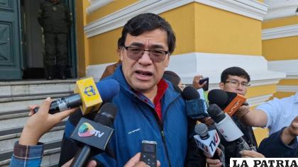 El presidente de la Cámara de Diputados, Jerges Mercado, en contacto con los medios /Erbol