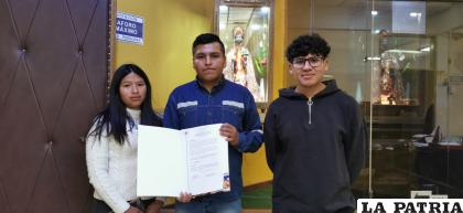 Algunos de los seleccionados para capacitarse en China /LA PATRIA