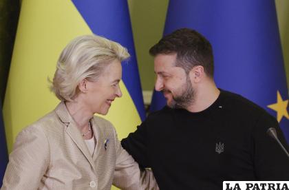 La presidente de la Comisión Europea, Ursula von der Leyen, junto al presidente de Ucrania, Volodímir Zelenski / EFE