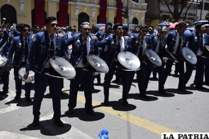 Las bandas de música se robaron el espectáculo