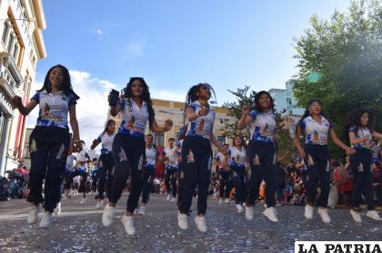 Destreza de las danzantes en su andar por el recorrido del Primer Convite  